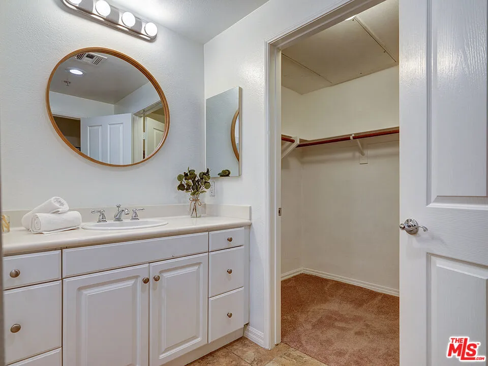 6020 S Seabluff Drive 122, Playa Vista, California 90094 home-pic-12